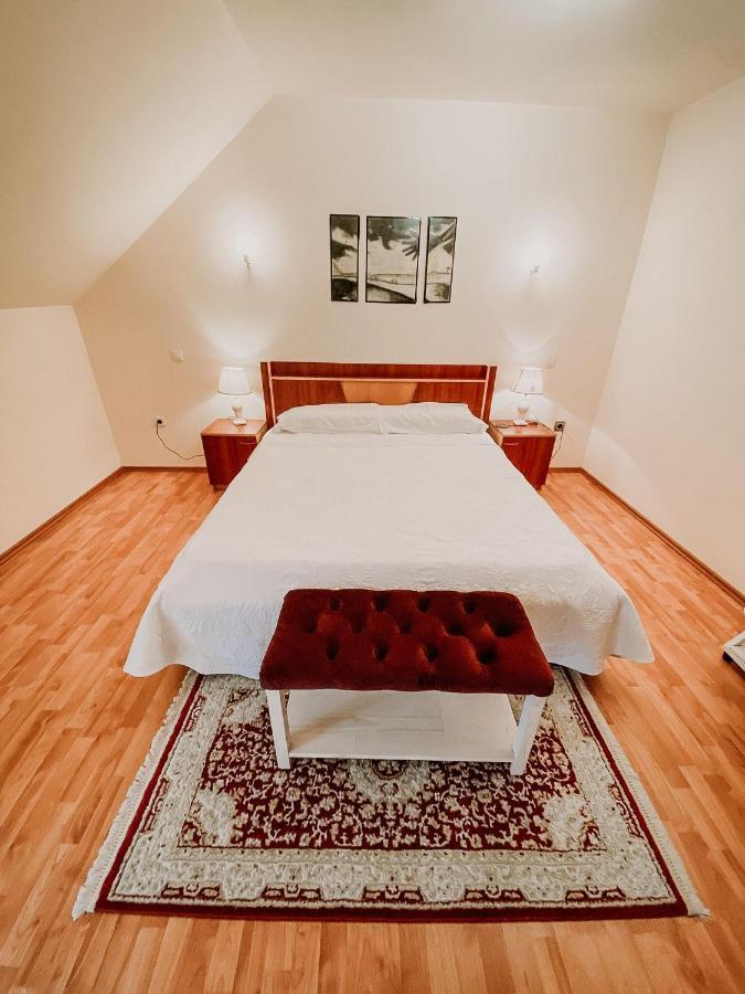 Cosy Bedroom For 2 With Balcony In A Family Villa Turnu Măgurele Eksteriør bilde