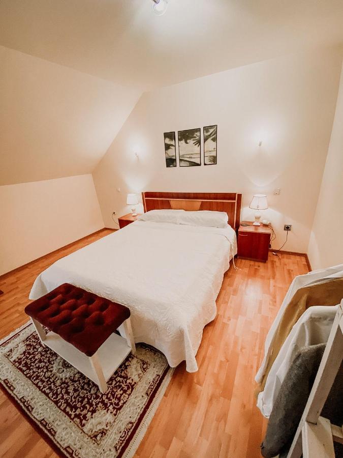 Cosy Bedroom For 2 With Balcony In A Family Villa Turnu Măgurele Eksteriør bilde